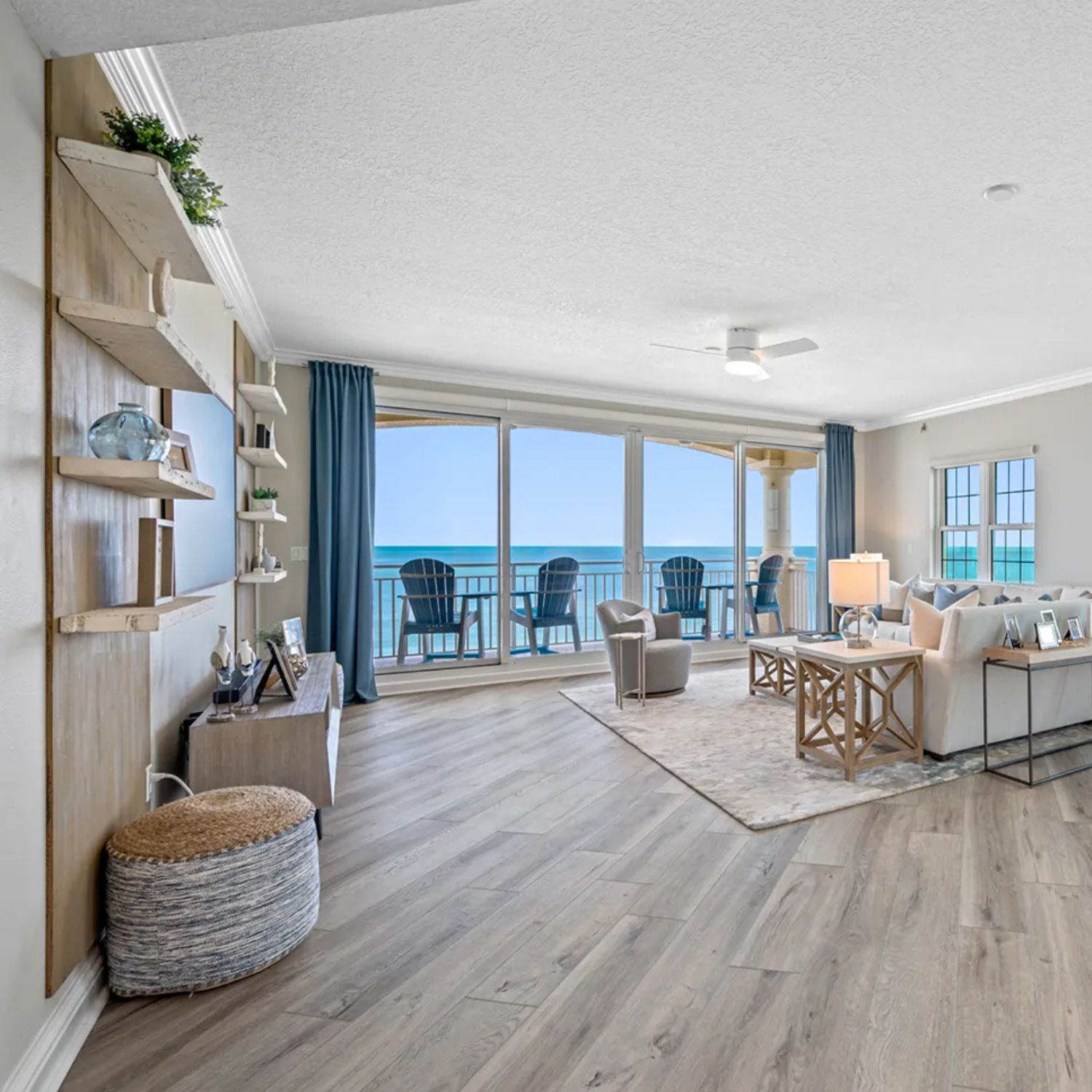 Home Decorator in Pinellas Park, FL.